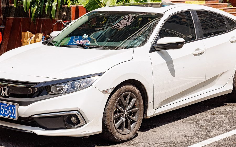 2021 Honda Civic LX 1.6 in Clear White, photo 4 of 4