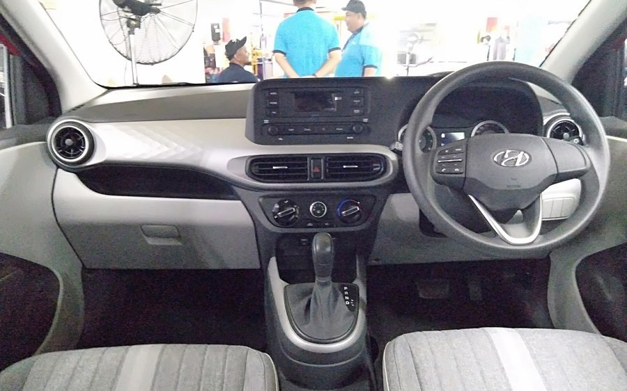 2023 Hyundai Grand i10 1.2 in Graphite Grey, photo 2 of 3