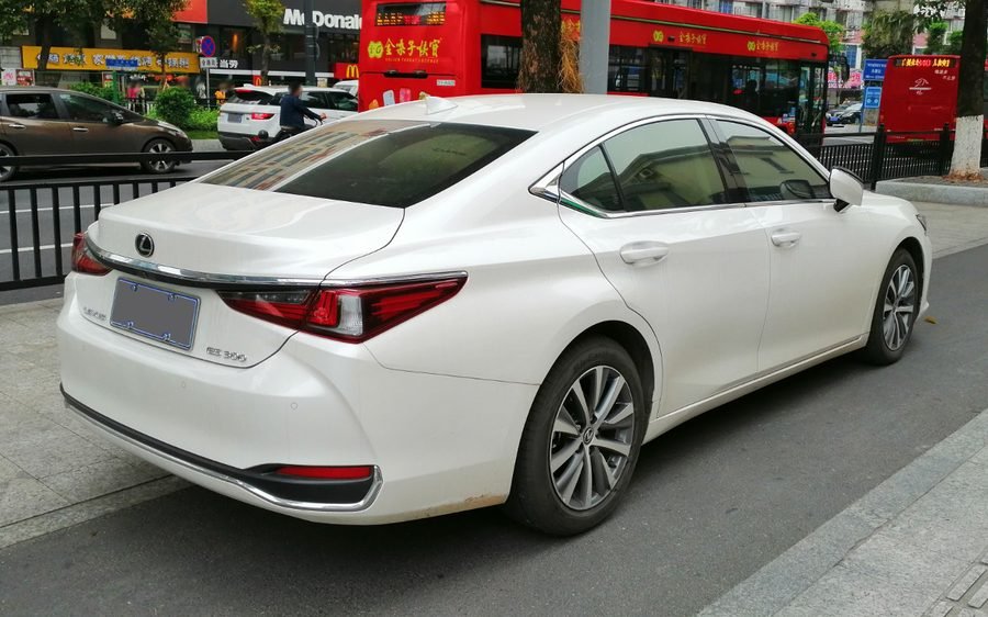 2021 Lexus ES 350 Premier in Champagne Gold, photo 2 of 4