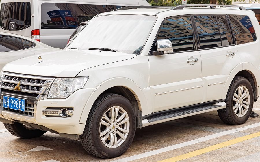 2021 Mitsubishi Pajero GLS 3.5 in Pearl White, photo 1 of 3