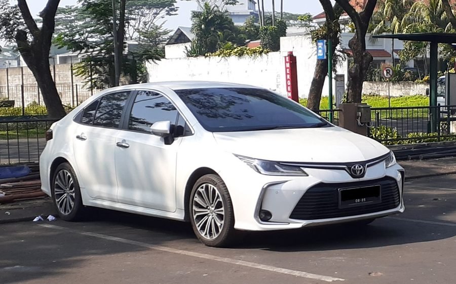 2022 Toyota Corolla XLI 2.0 in Super White, photo 1 of 2