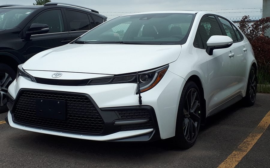 2022 Toyota Corolla XLI 2.0 in Super White, photo 2 of 2